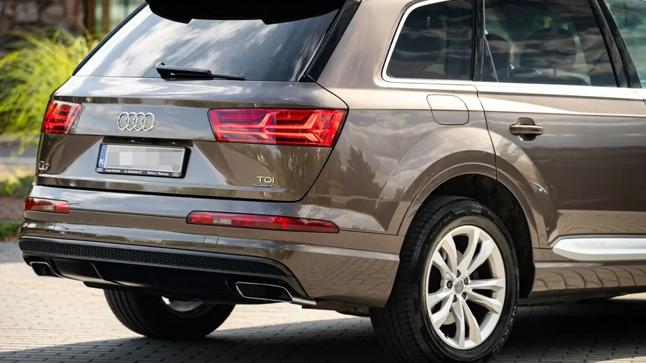 AUDI Q7 -