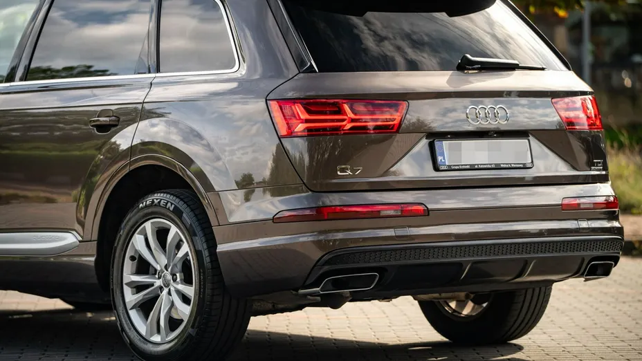 AUDI Q7 -