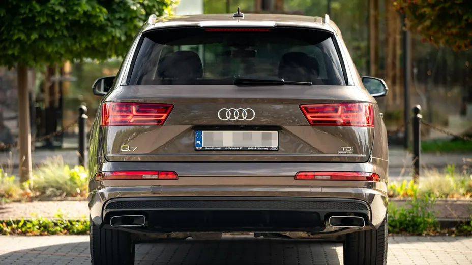 AUDI Q7 -