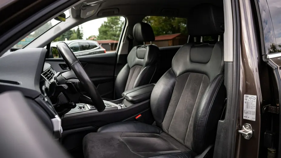 AUDI Q7 -