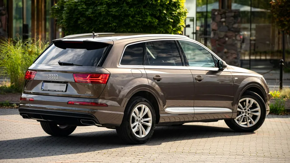 AUDI Q7 -