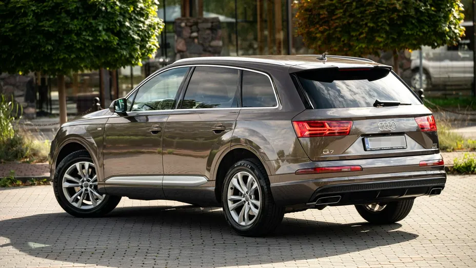 AUDI Q7 -