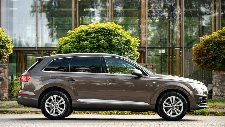 AUDI Q7 -