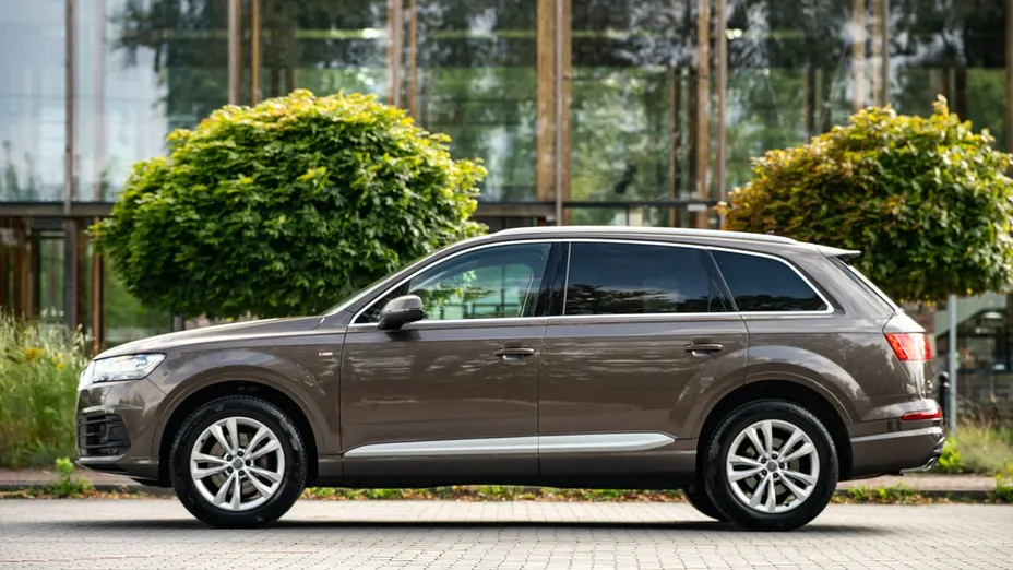 AUDI Q7 -