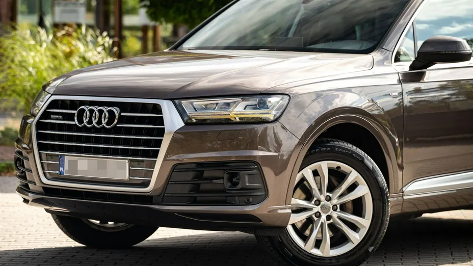 AUDI Q7 -
