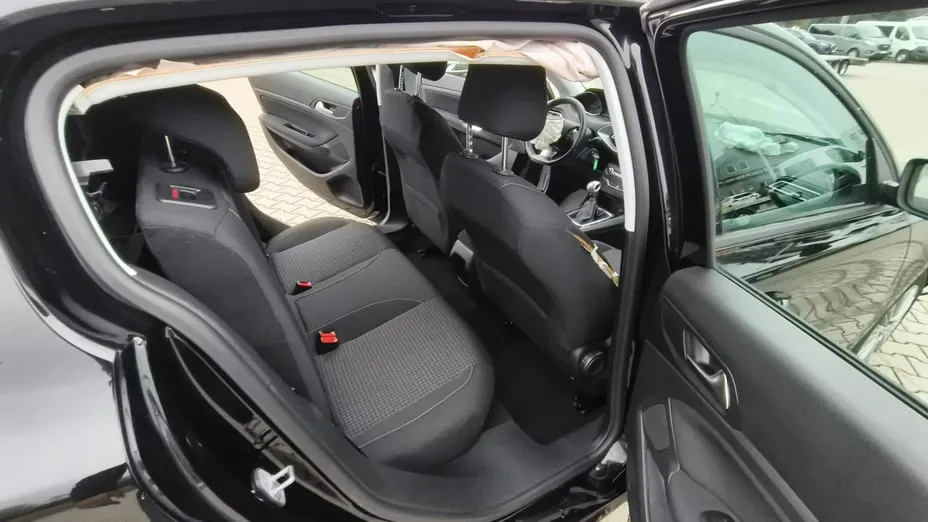 PEUGEOT 308 -