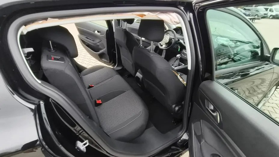PEUGEOT 308 -