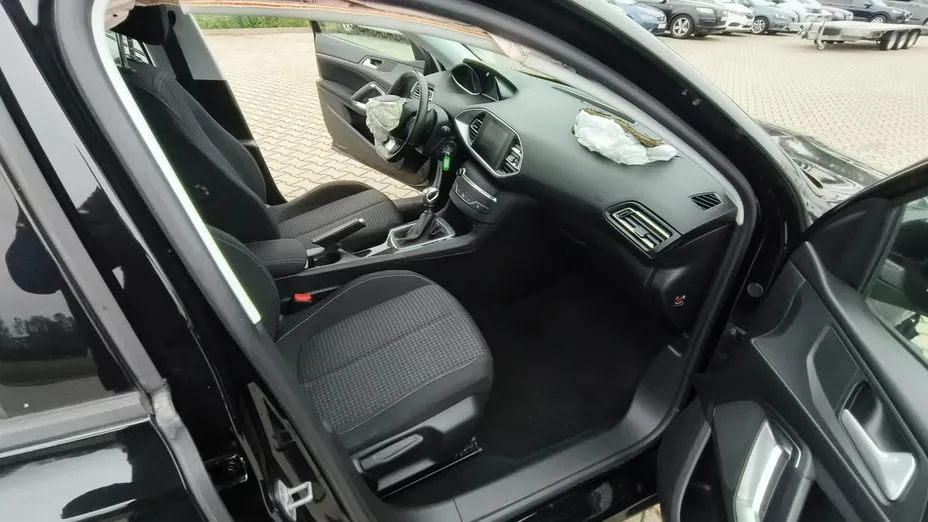 PEUGEOT 308 -