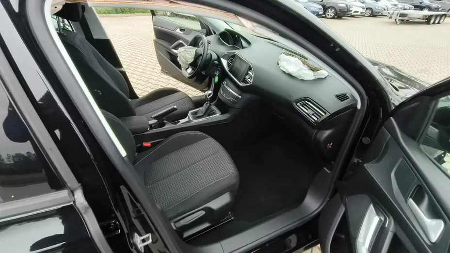 PEUGEOT 308 -