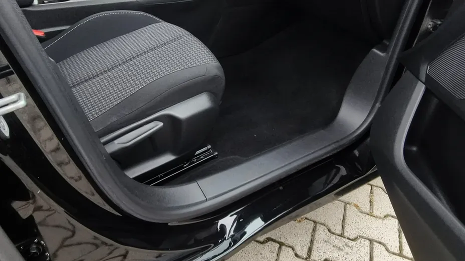 PEUGEOT 308 -
