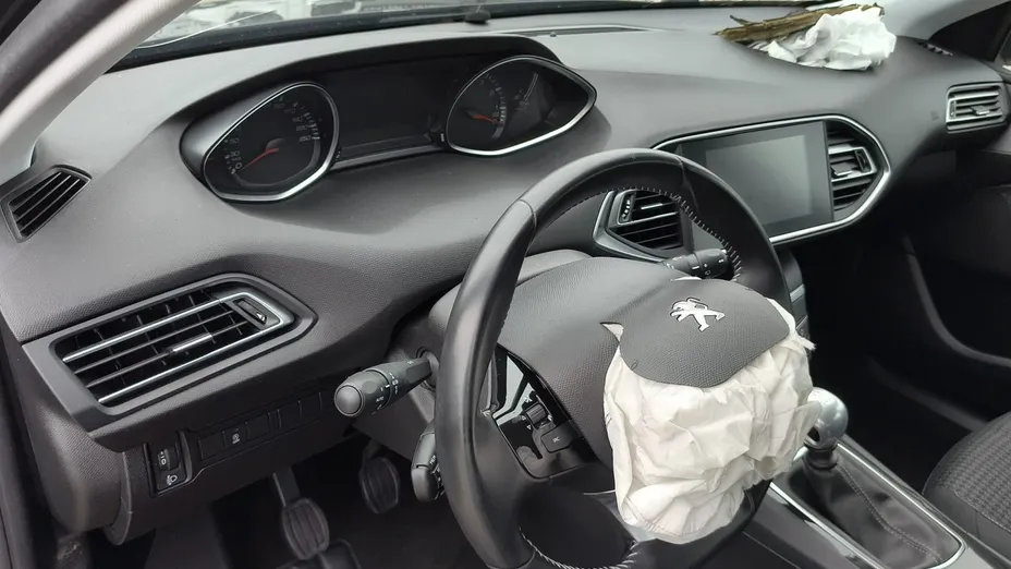 PEUGEOT 308 -