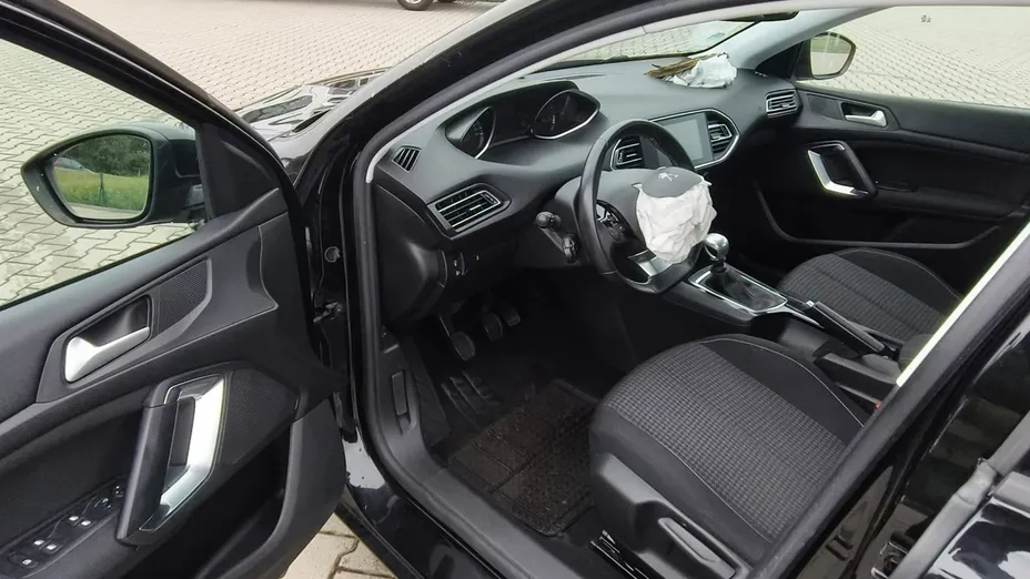 PEUGEOT 308 -