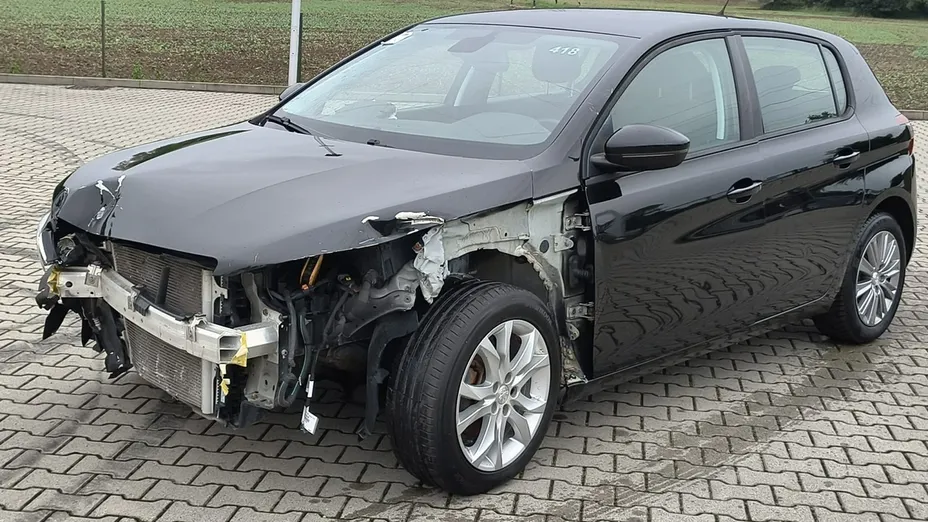 PEUGEOT 308 -