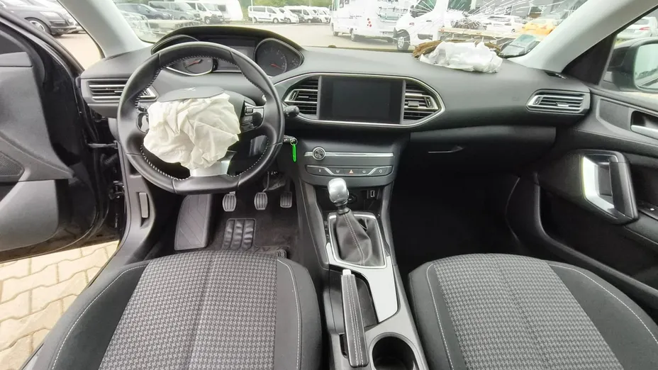 PEUGEOT 308 -