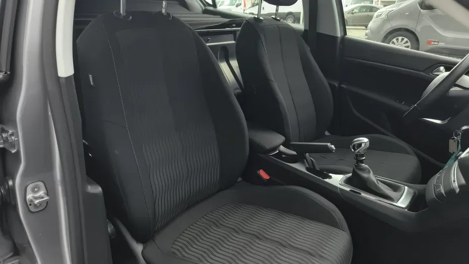 PEUGEOT 308 -