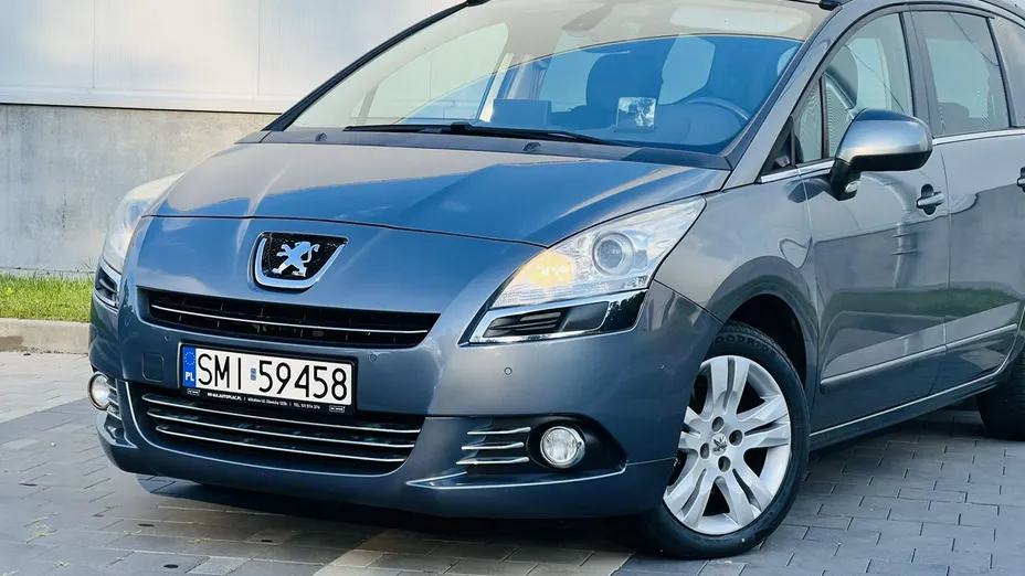 PEUGEOT 5008 -