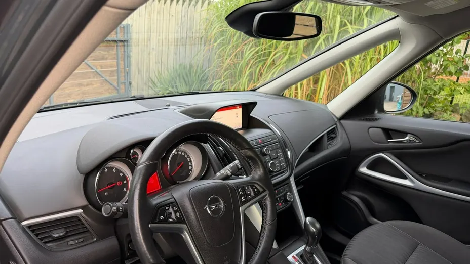 OPEL Zafira -
