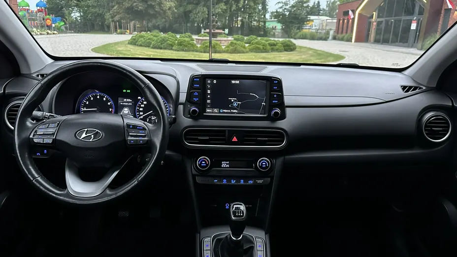 HYUNDAI Kona -