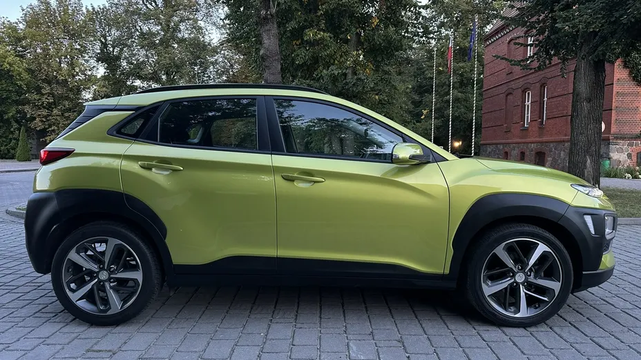 HYUNDAI Kona -