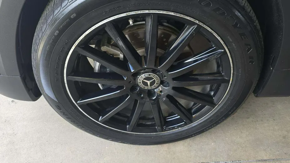 MERCEDES-BENZ GLB -