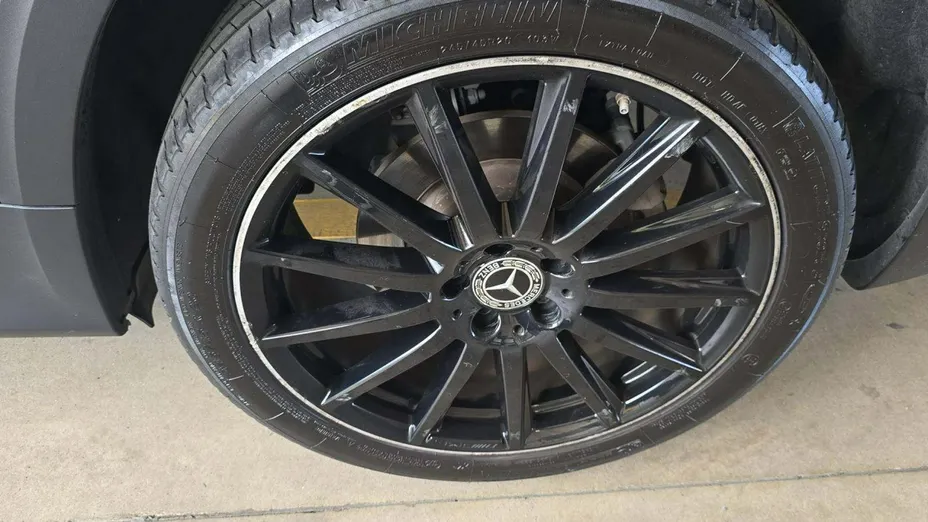 MERCEDES-BENZ GLB -