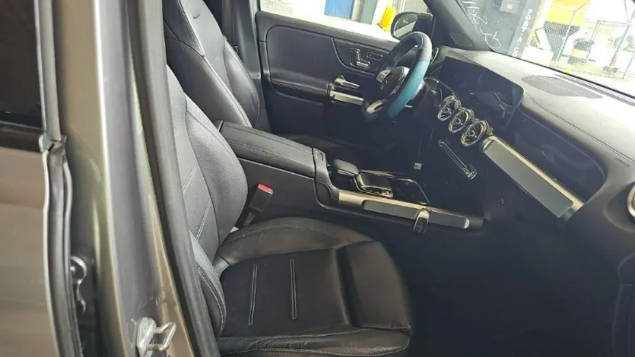MERCEDES-BENZ GLB -