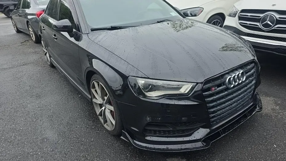 AUDI S3 -