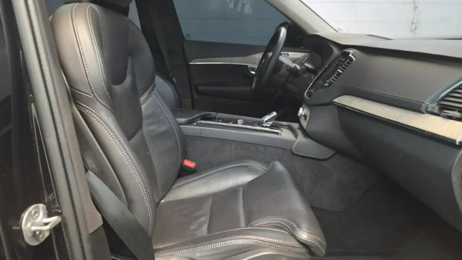 VOLVO XC90 -