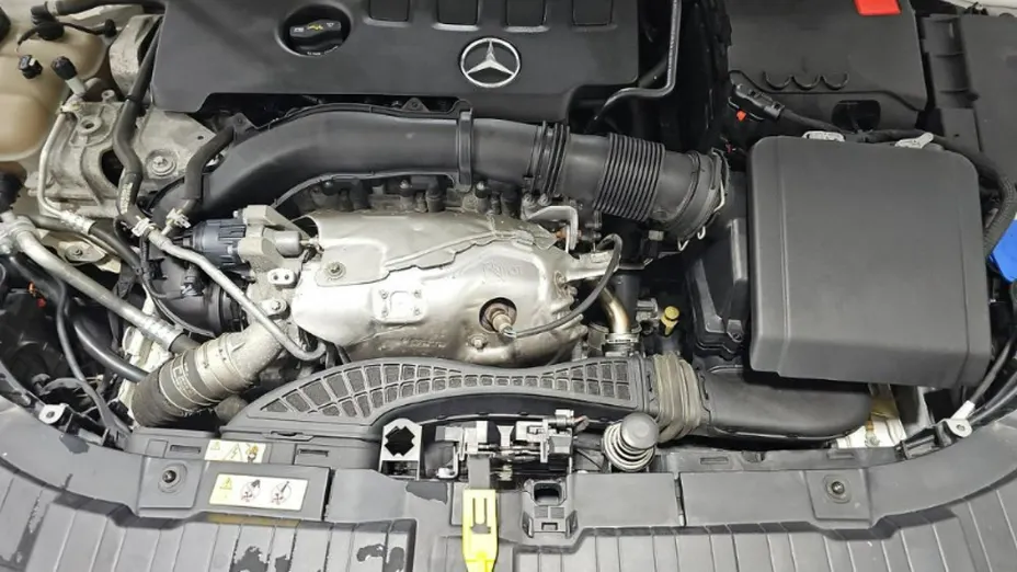 MERCEDES-BENZ GLB -