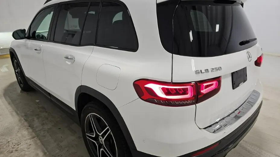 MERCEDES-BENZ GLB -