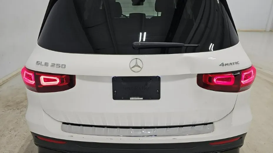 MERCEDES-BENZ GLB -
