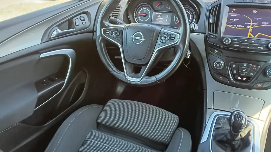 OPEL Insignia -