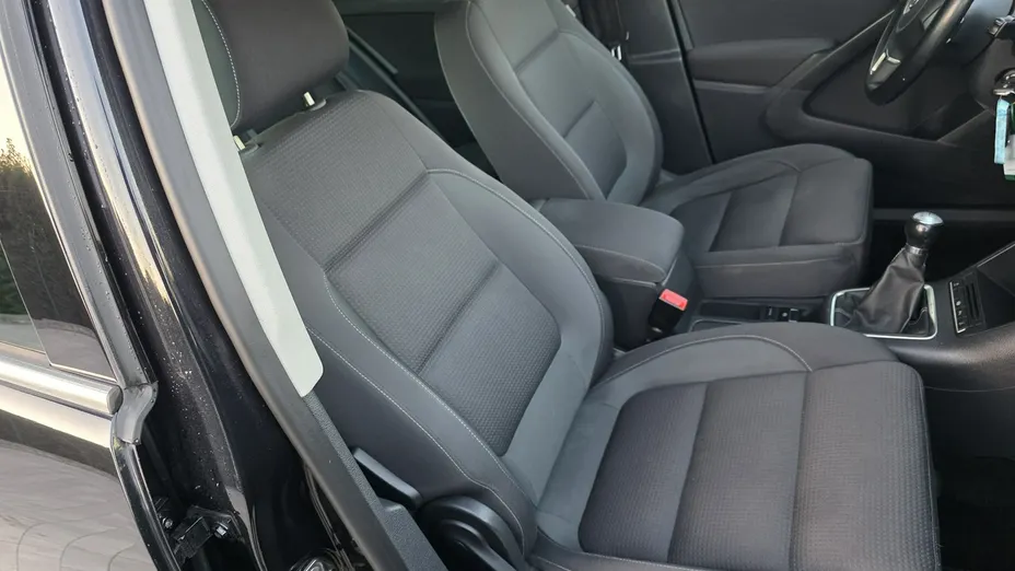 VOLKSWAGEN Tiguan -