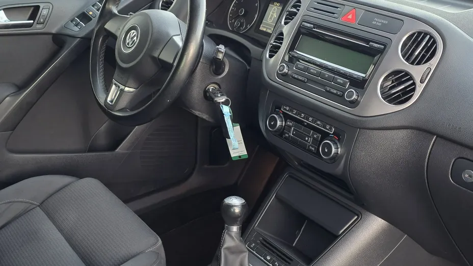 VOLKSWAGEN Tiguan -
