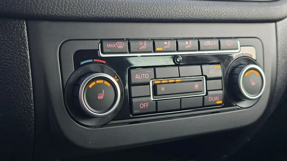 VOLKSWAGEN Tiguan -