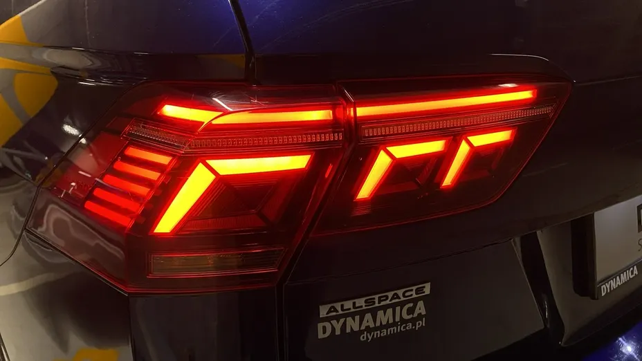 VOLKSWAGEN Tiguan -