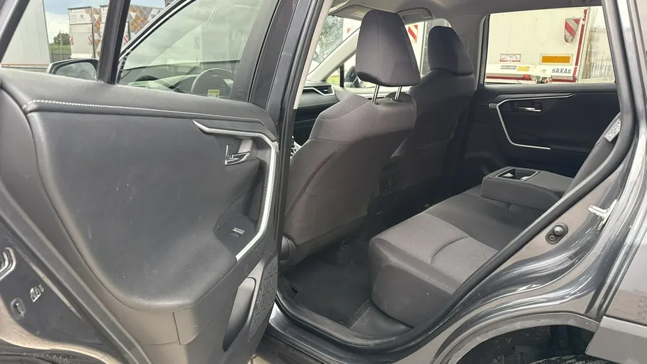 TOYOTA RAV4 -