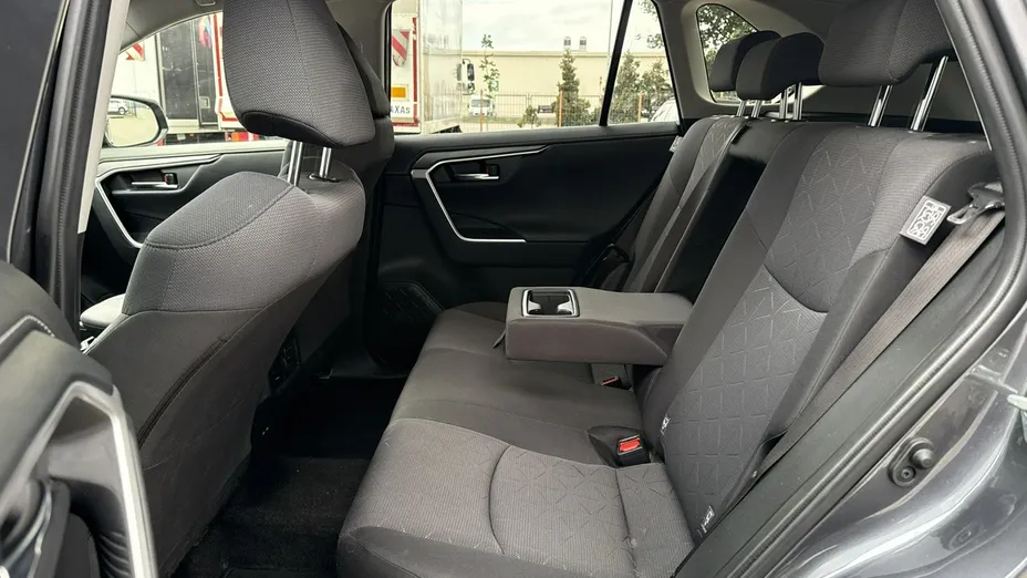 TOYOTA RAV4 -