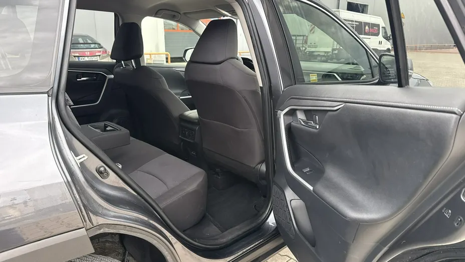 TOYOTA RAV4 -