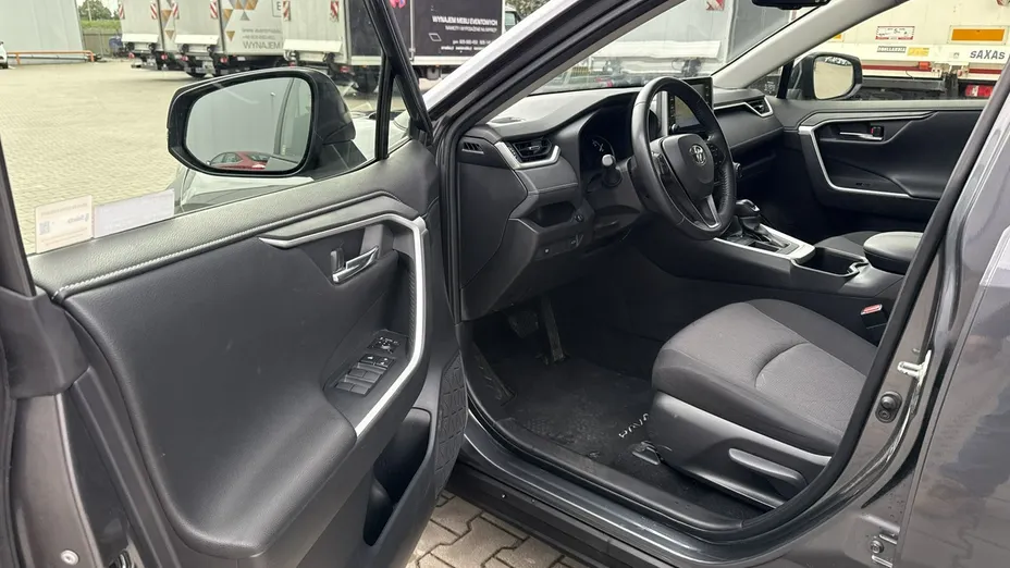 TOYOTA RAV4 -