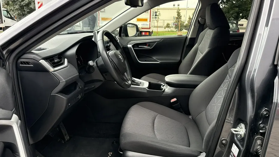 TOYOTA RAV4 -