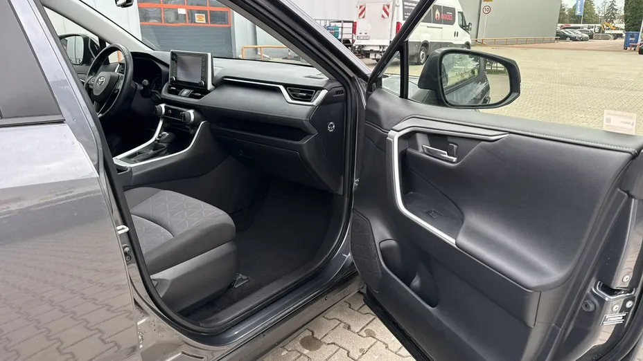 TOYOTA RAV4 -