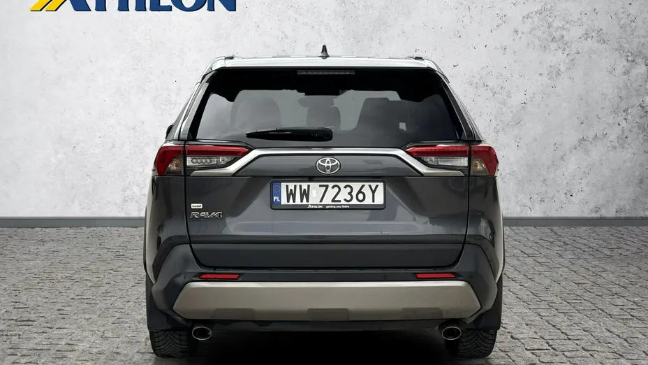 TOYOTA RAV4 -