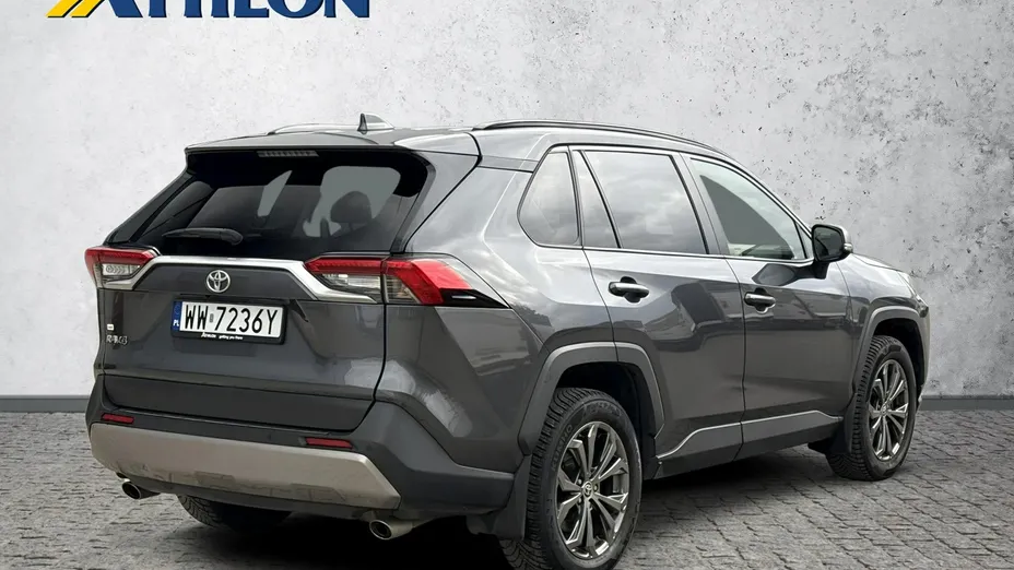 TOYOTA RAV4 -