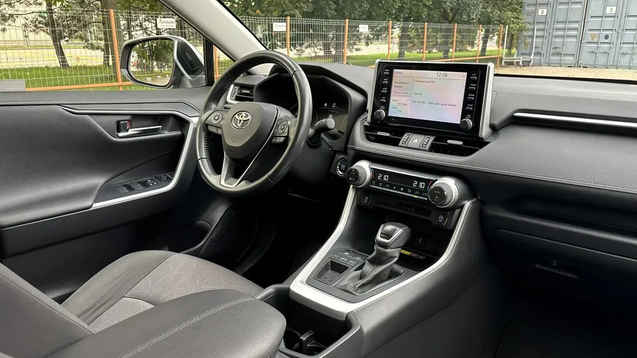 TOYOTA RAV4 -