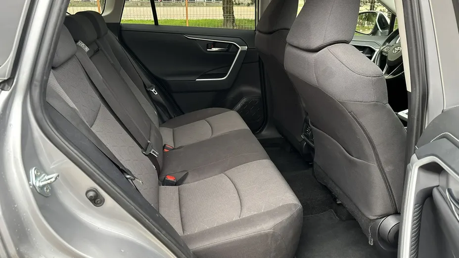 TOYOTA RAV4 -