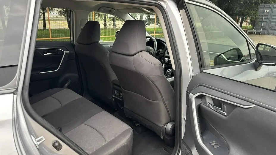 TOYOTA RAV4 -