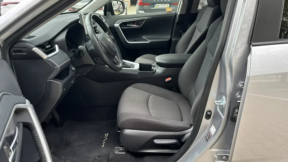 TOYOTA RAV4 -
