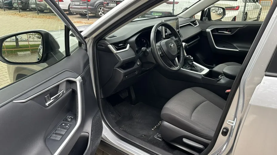 TOYOTA RAV4 -