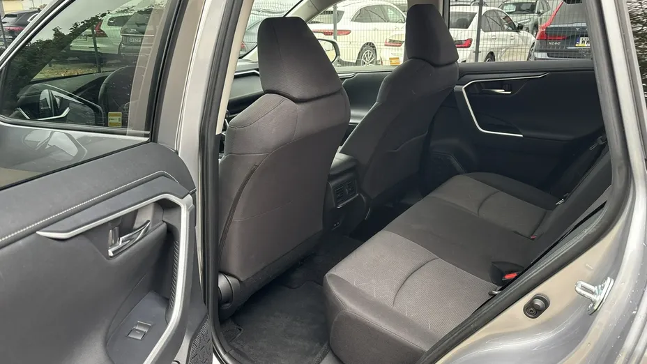 TOYOTA RAV4 -